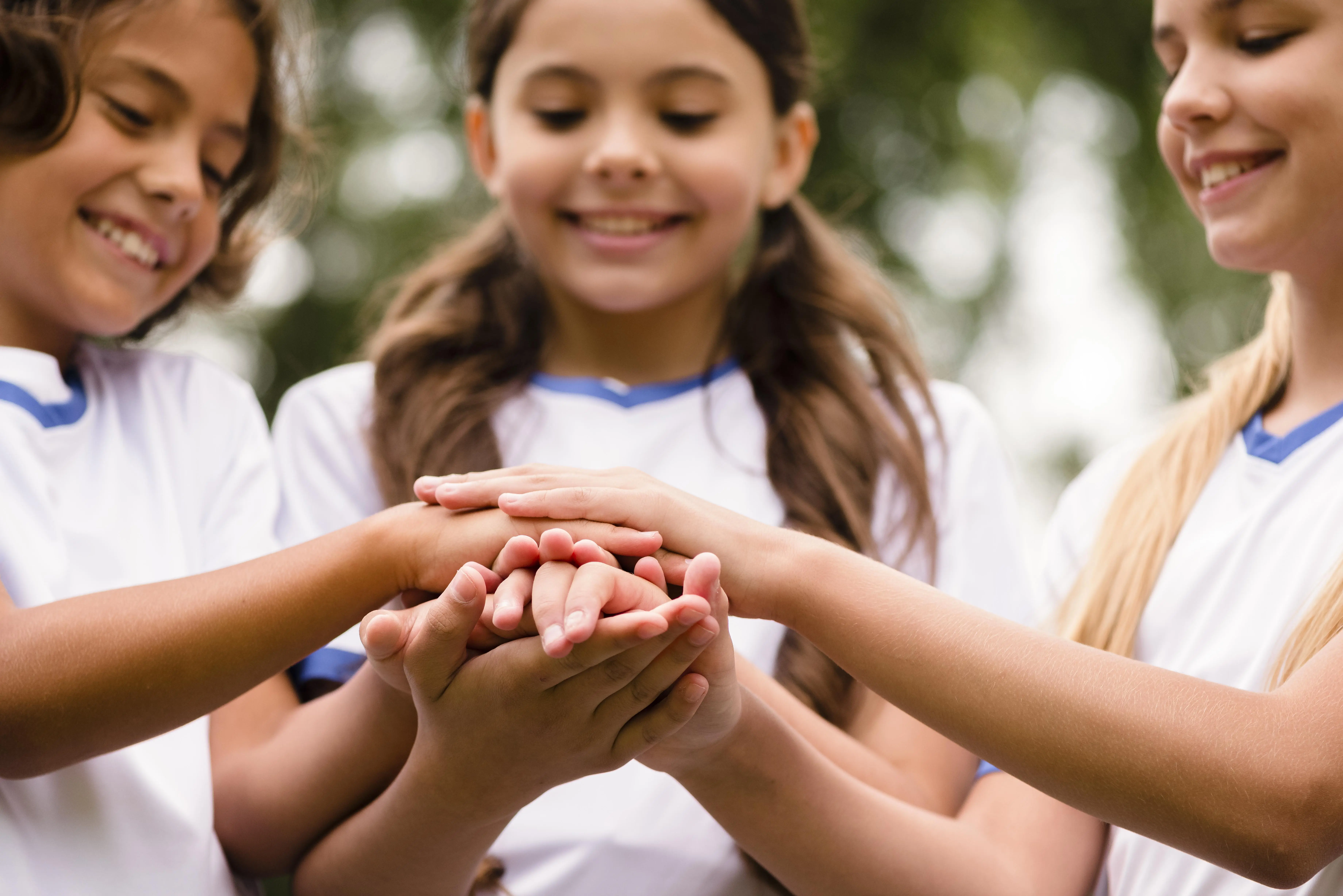 Equipo de la fundación trabajando con la comunidad